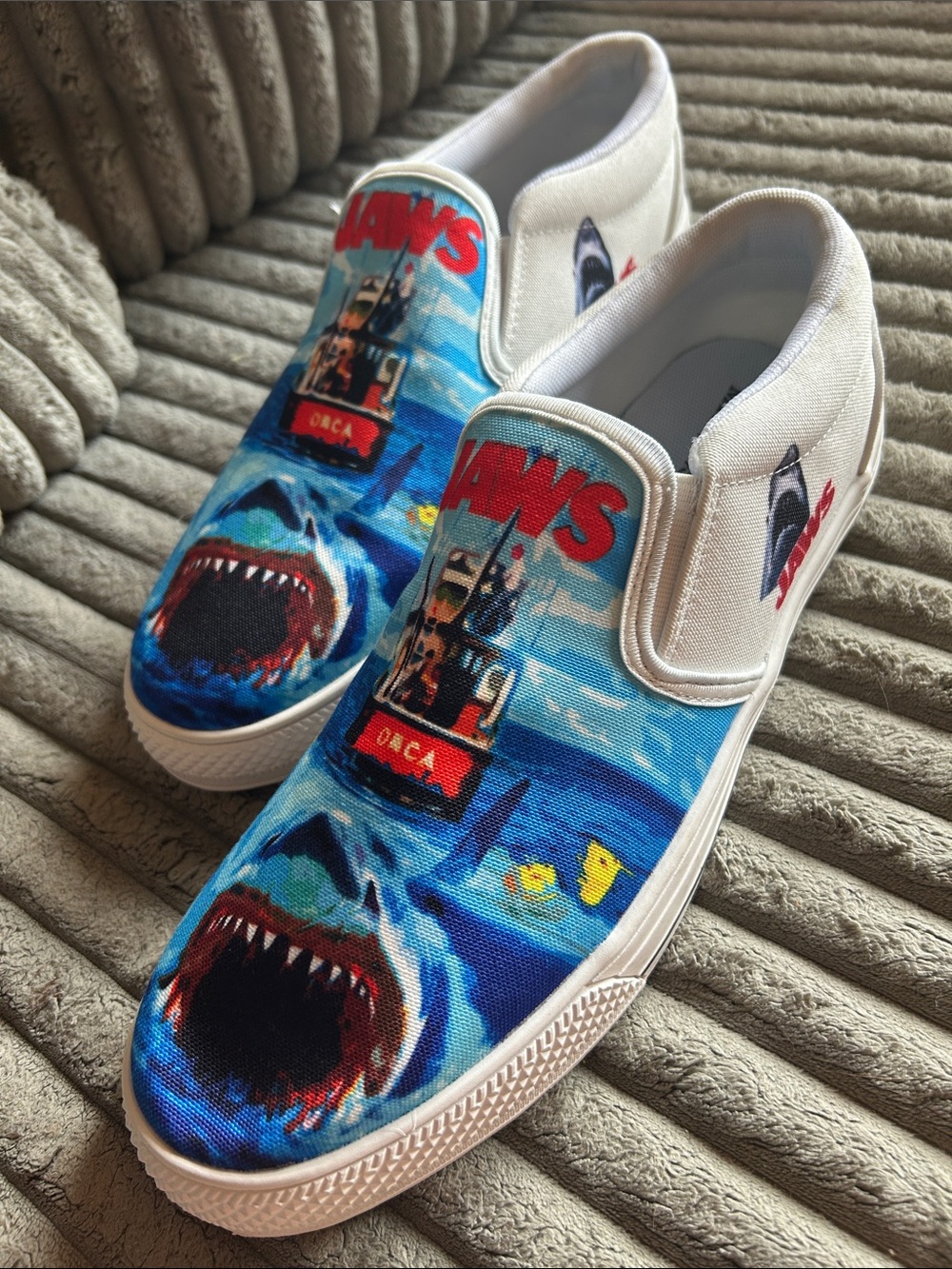 New White Slip-On Canvas Shoes Men’s Size 11 JAWS Movie Artwork EU Size 45 Retro